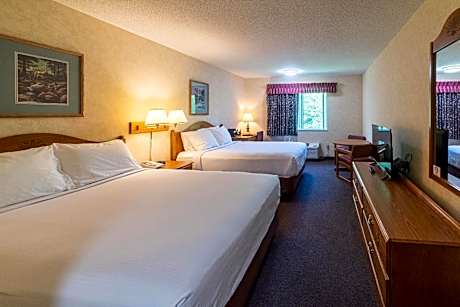 Deluxe Queen Room with Two Queen Beds