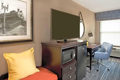  1 KING SUITE BOARDROOM NONSMOKING - SOFABED/MICRO/FRIDGE/WET BAR/SEPERATE BOARDRM - HDTV/WIFI/WORK AREA/HOT BREAKFAST INCLUDED -