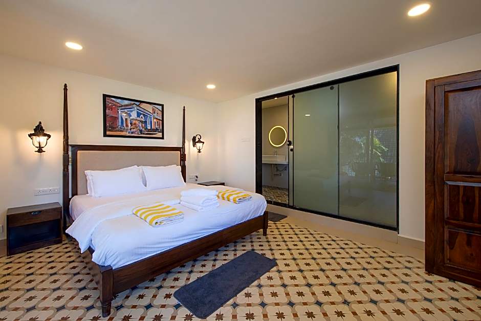 Photo 1 of 13 of Deluxe, Bathtub, Partial Sea View
