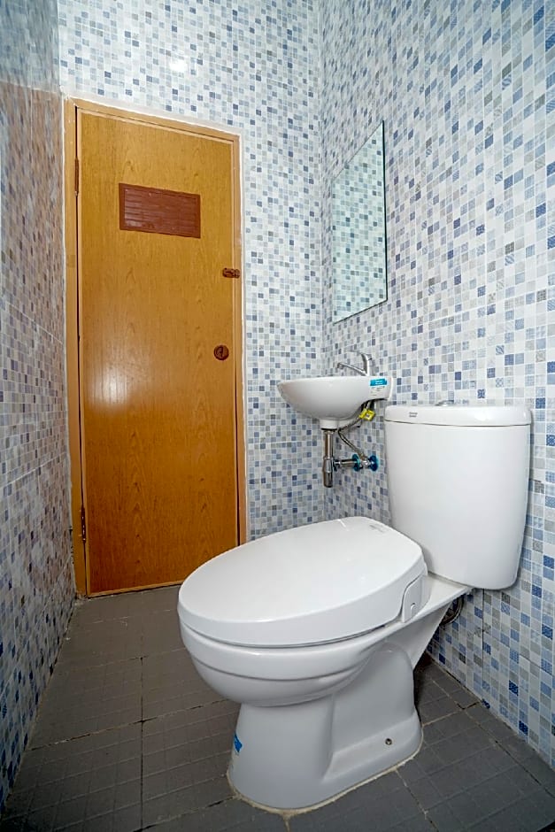 OYO 443 Hotel Barlian