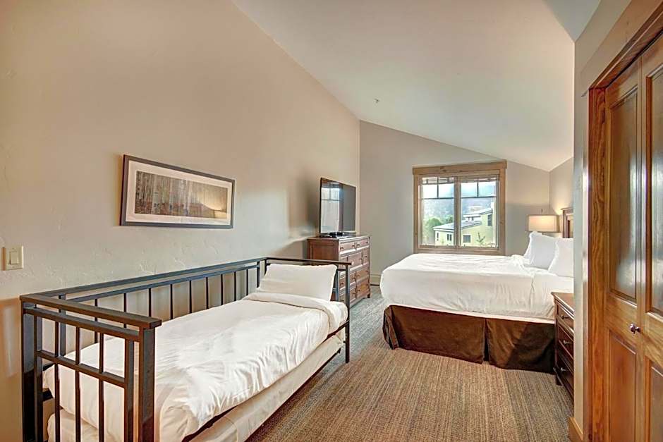 Mountain Thunder Lodge