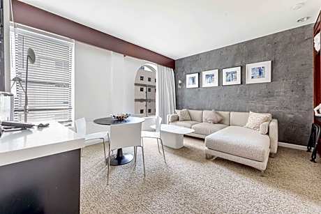 1 King Bed, 1-Bedroom Suite, Non-Smoking
