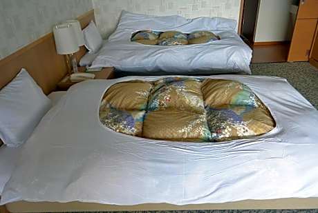 Twin Room with Mountain View