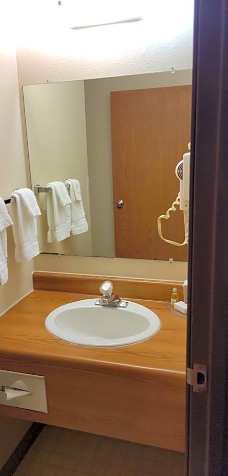 Boarders Inn & Suites by Cobblestone Hotels - Broken Bow