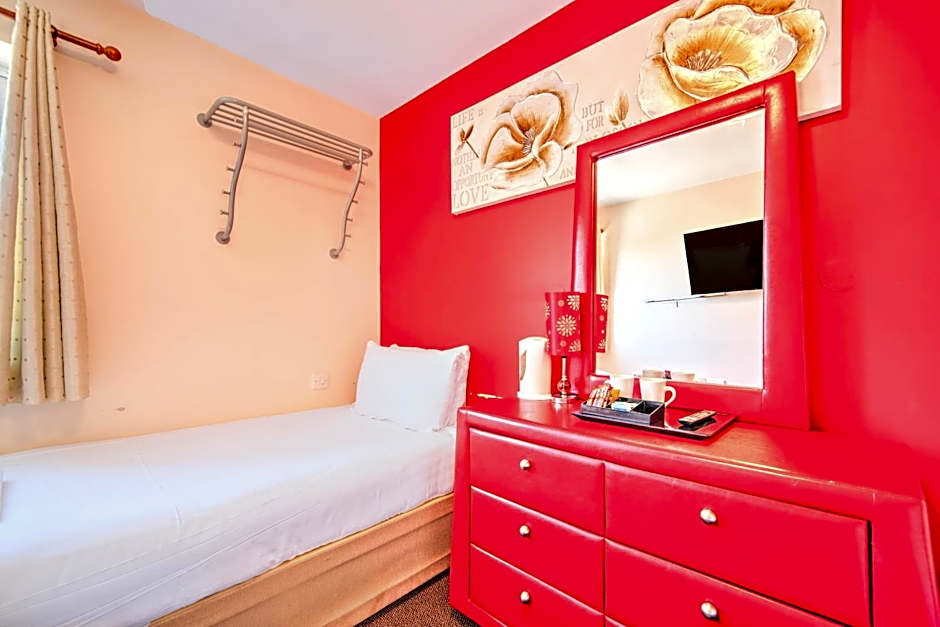 GO2 Gloucester Hotel by OYO