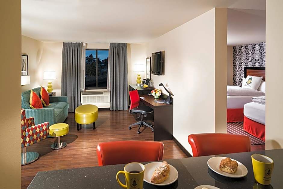 Staypineapple At The Maxwell Hotel