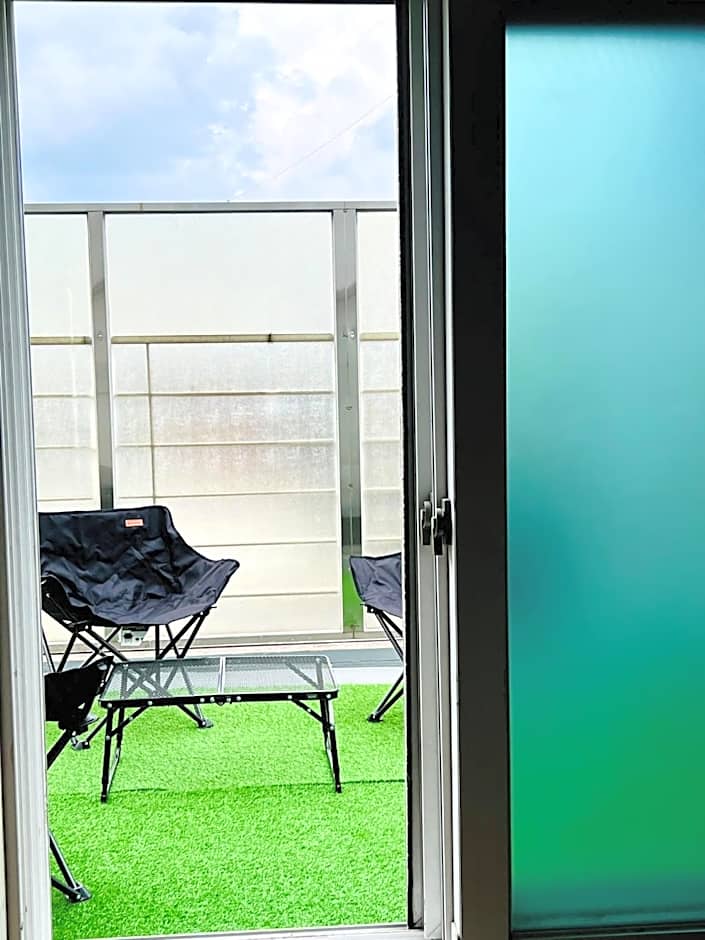 Photo 1 of 11 of Family, Balcony
