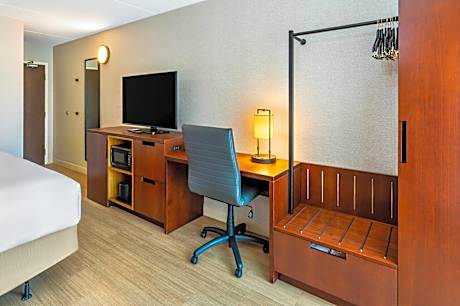 1 King Bed, Sofa Bed, Pet Friendly, Nonsmoking