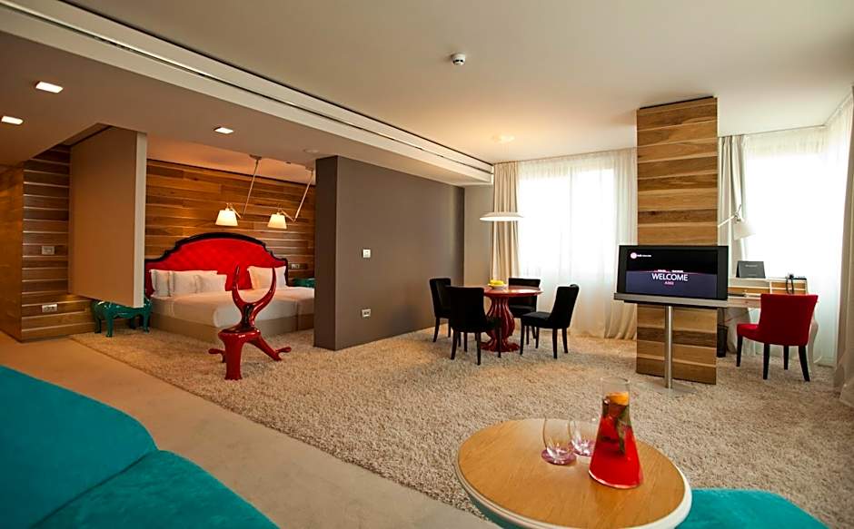 Photo 1 of 5 of Suite