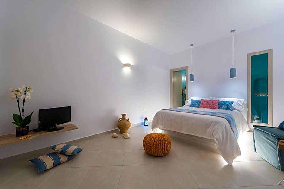 Kima Oia Suites
