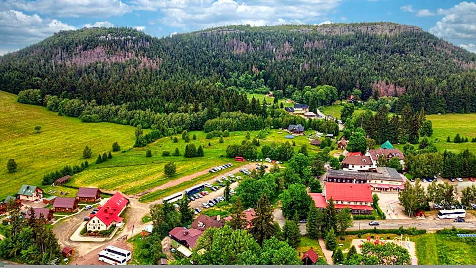 Zajazd Karłów Restauracja & Pokoje Gościnne