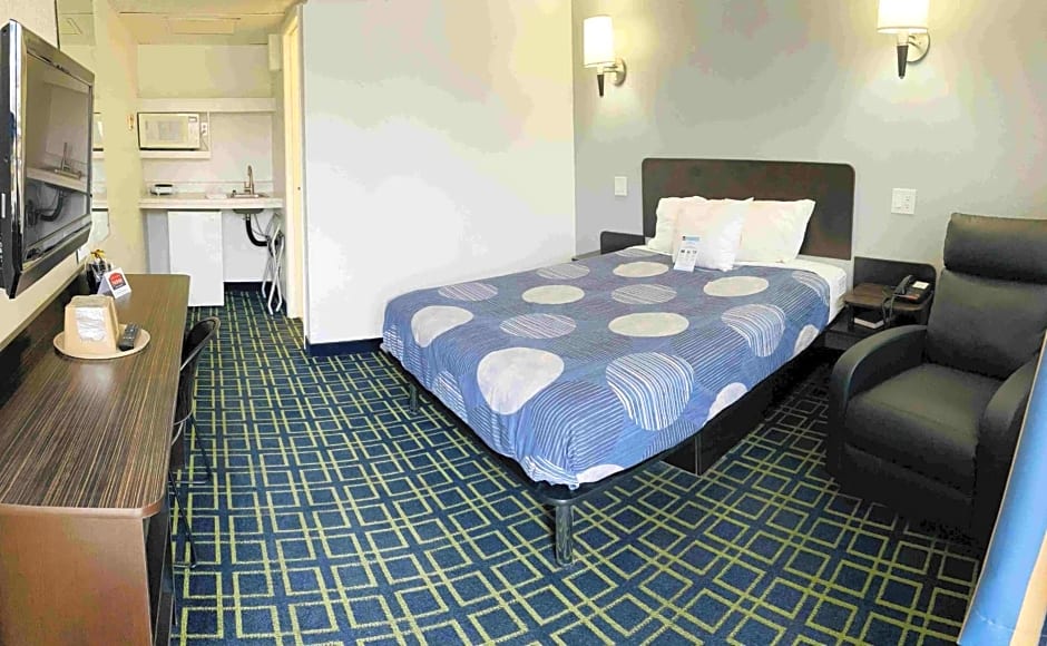 Photo 1 of 5 of Standard Queen Room