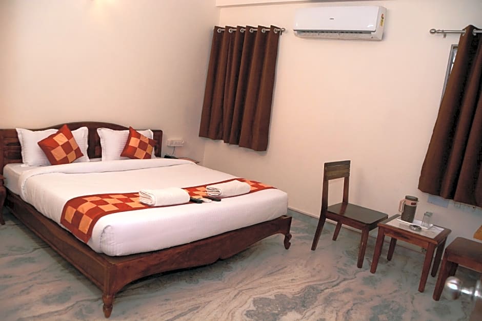 Hotel Sugandh Retreat