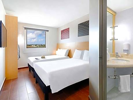 Standard Double Room with Two Double Beds