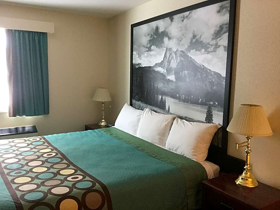 Super 8 by Wyndham Moose Jaw SK