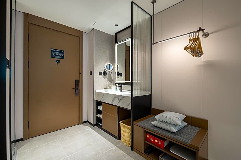 Atour Hotel Qidong Phoenix Hui Renmin West Road