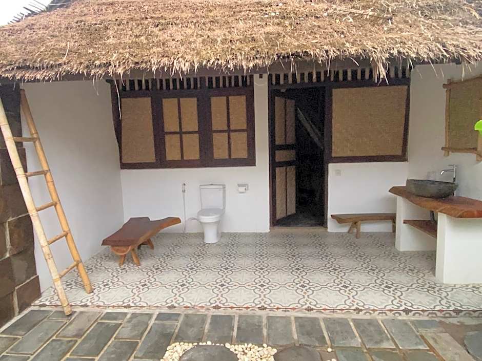 Flower Bud Bungalow Balangan