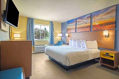 1 King Bed Mobility Accessible Room Non-Smoking