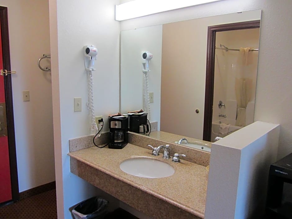 Howard Johnson by Wyndham Lubbock TX