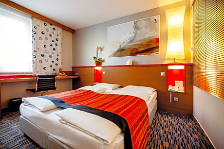 Single Room - Standard with shower:
hairdryer, towels, minibar-payable, phone,safe, free WIFI, TV