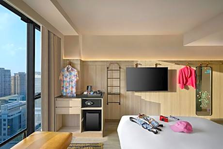 Moxy High Queen Room