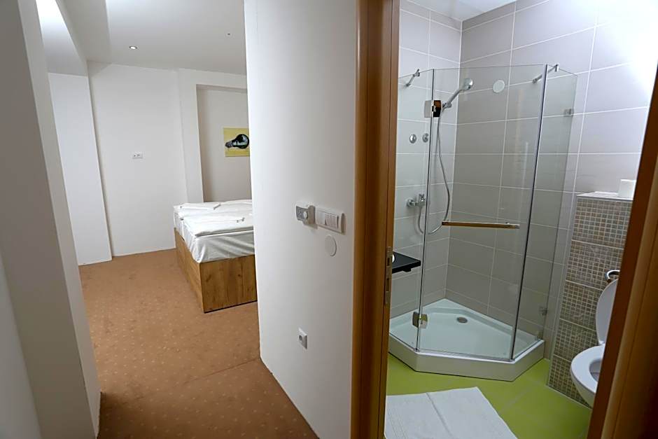 Photo 1 of 12 of 1 Double Bed or 2 Beds