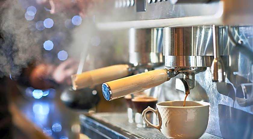 Mackay Oceanside Central Hotel