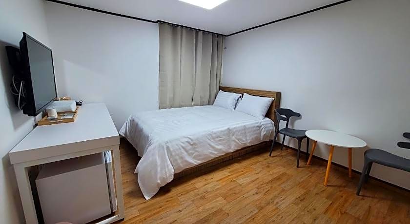 The Oakra Hotel