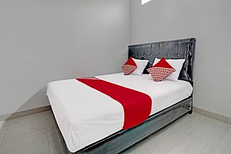 OYO 92057 Reny Kost Syariah