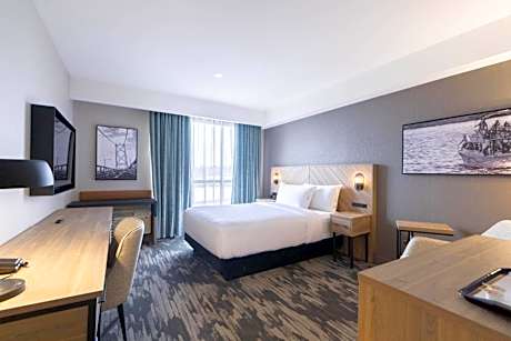 Accessible Room, 1 Queen Bed, Roll-In Shower