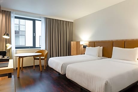 Standard, Guest room, 2 Twin/Single Bed(s), City view