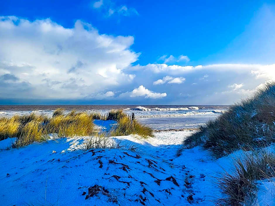 Heron 41, Scratby - California Cliffs, Parkdean, sleeps 6, pet friendly, bed linen and towels included - close to the beach