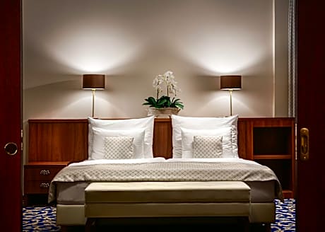 Suite with Hot Tub