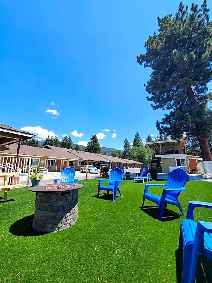 Bluebird Day Inn & Suites