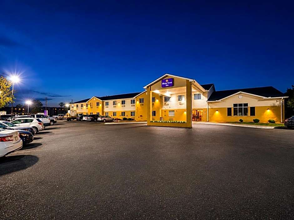 Photo 1 of 50 of Blaine Town Inn & Suites