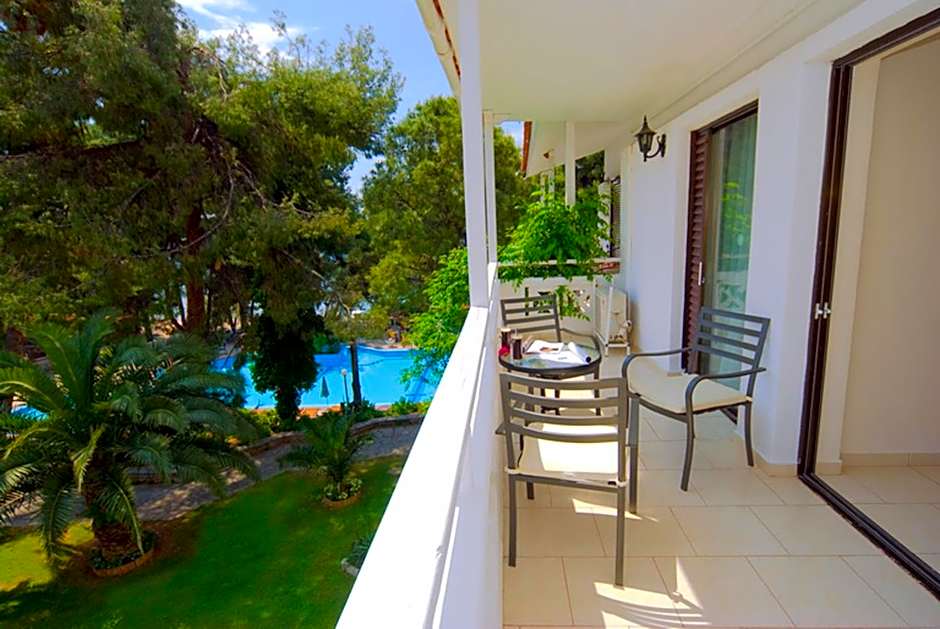 Porfi Beach Hotel