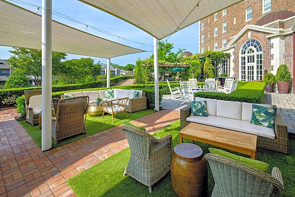 The Historic Cavalier Hotel and Beach Club, Autograph Collection