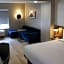 La Quinta Inn & Suites by Wyndham Manchester / Arnold AFB