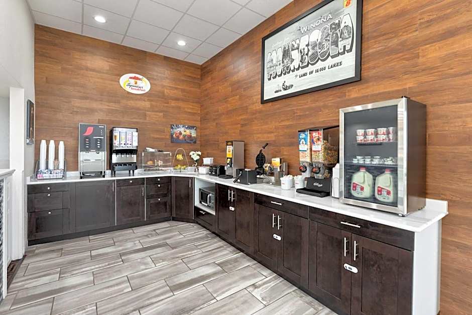 Super 8 by Wyndham Winona MN