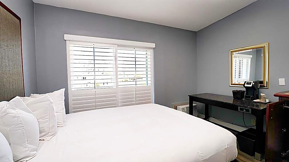 SeaSide Inn & Suites