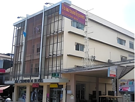 Sri Chumphon Hotel
