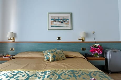 Double or Twin Room with Balcony and Lateral Sea View