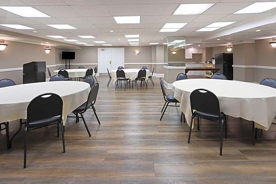 Howard Johnson Plaza Hotel by Wyndham Ocean City Oceanfront