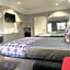 Island Suites Hobby Airport