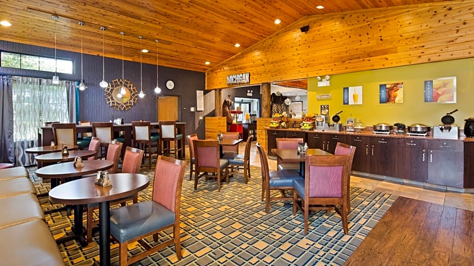 Best Western Plus Holland Inn & Suites