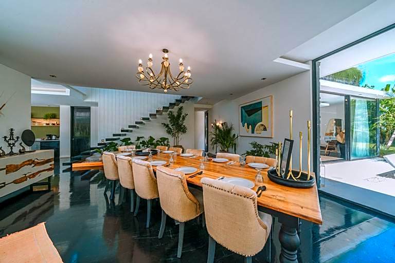 Villa Bull House: Amazing 6 Bedrooms Contemporary Villa in Seminyak