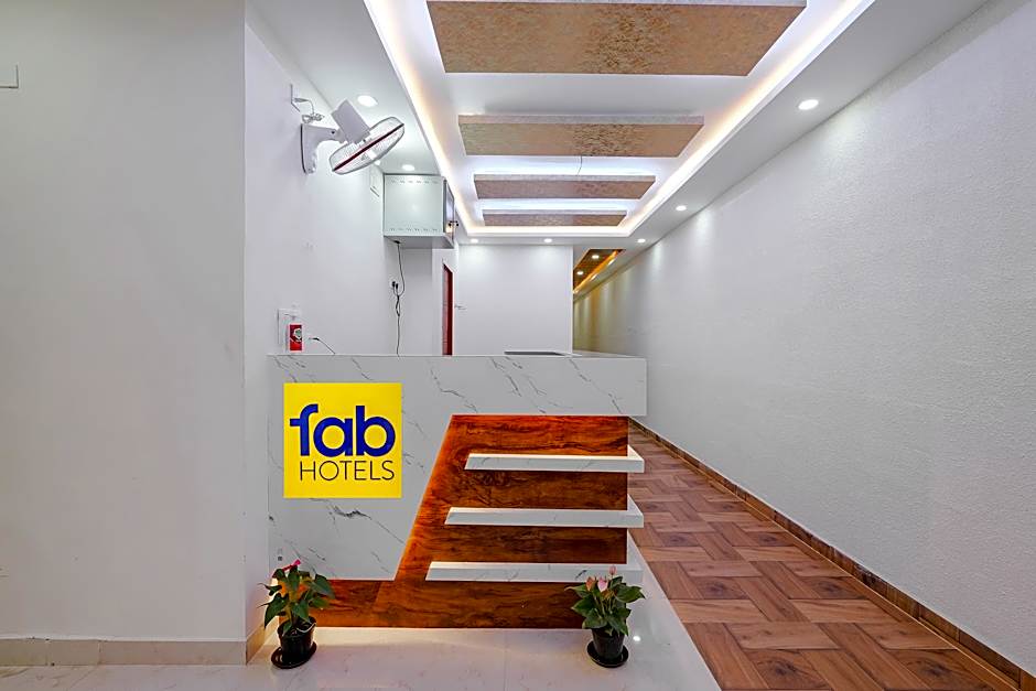 FabExpress Royal Inn – Bangalore, MN