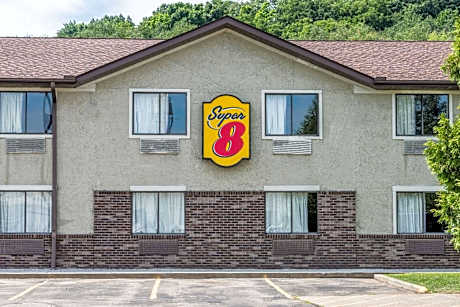 Super 8 by Wyndham Delmont