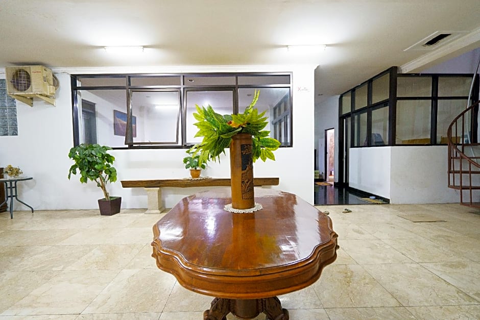 OYO 92249 Wisma Rina Rini Tegalega Park