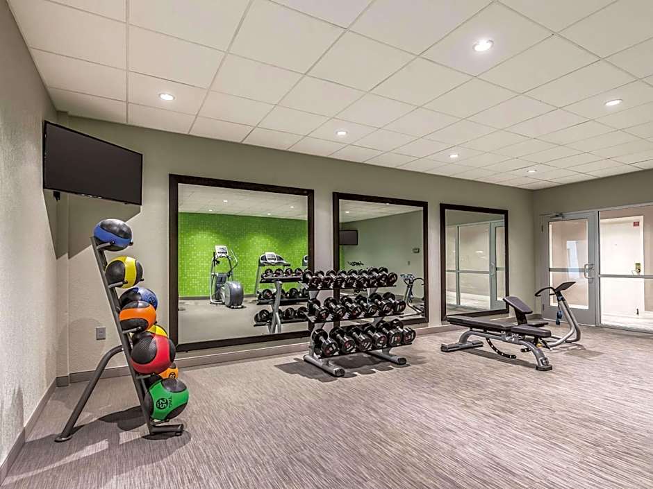 La Quinta Inn & Suites by Wyndham Cincinnati Sharonville